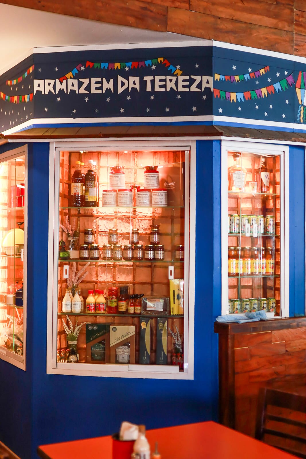 Vitrine iluminada do Armazém da Tereza